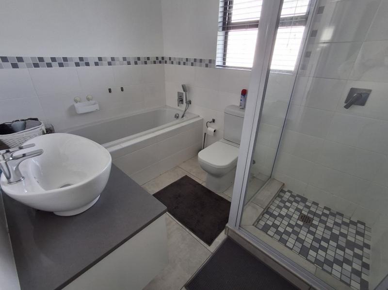 3 Bedroom Property for Sale in Sandy Point Western Cape